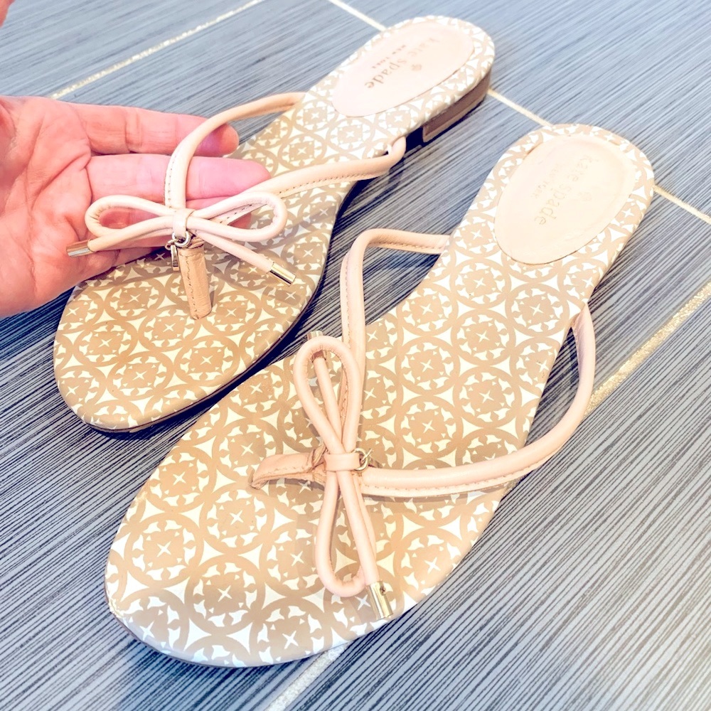 Pink Leather Kate Spade Sandal w/ Gold Charm. Size 9-9.5